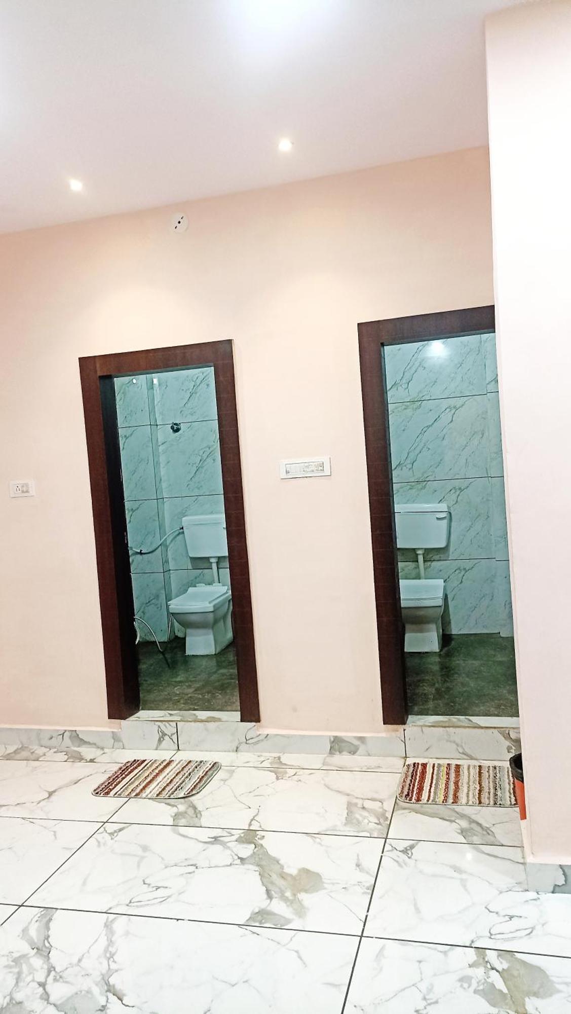 Hotel Shree Krishna Palace Uddzsaín Kültér fotó